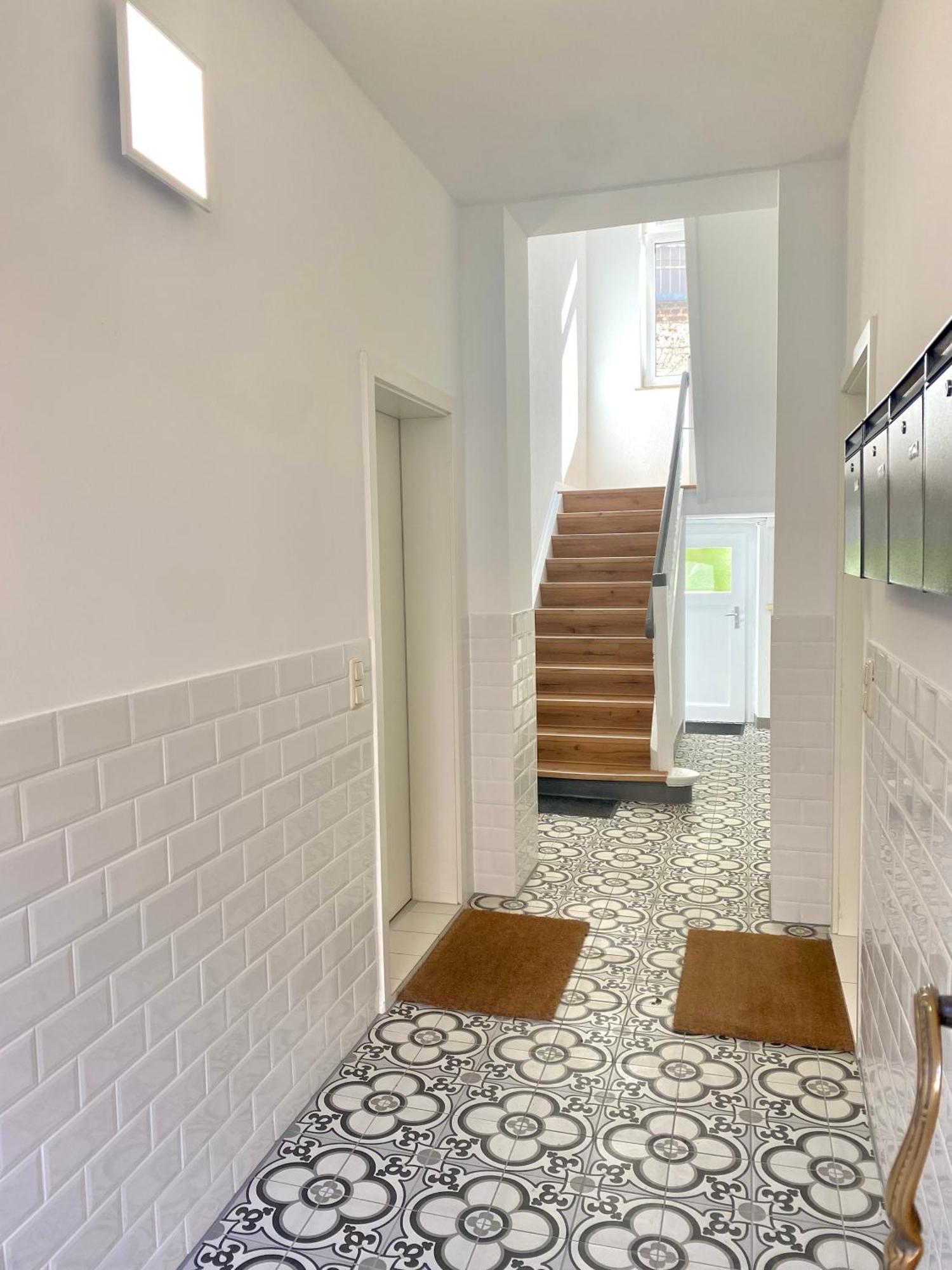 Rue Business & Apartment *